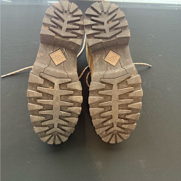 Muck Men's Tan Leather Boots - Picture 4 of 4